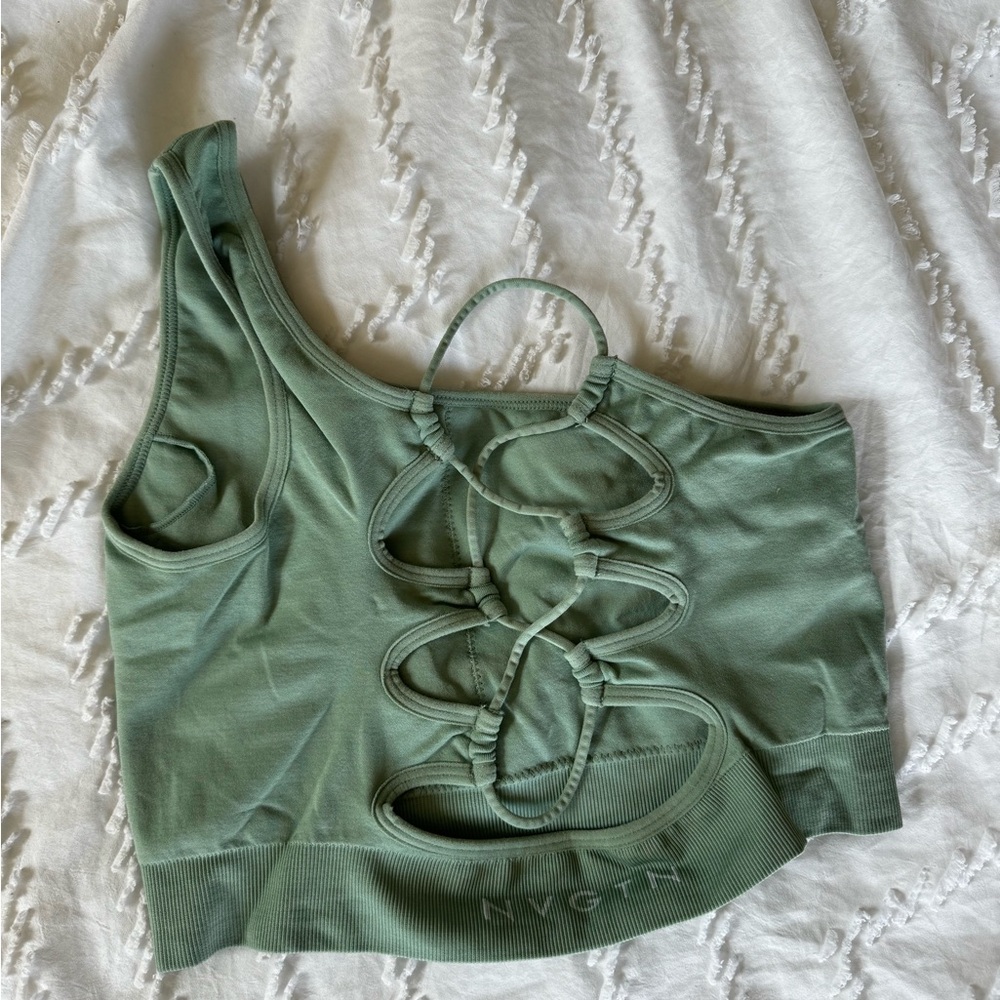 NVGTN passion seamless bra
Size: medium
Color: sage green